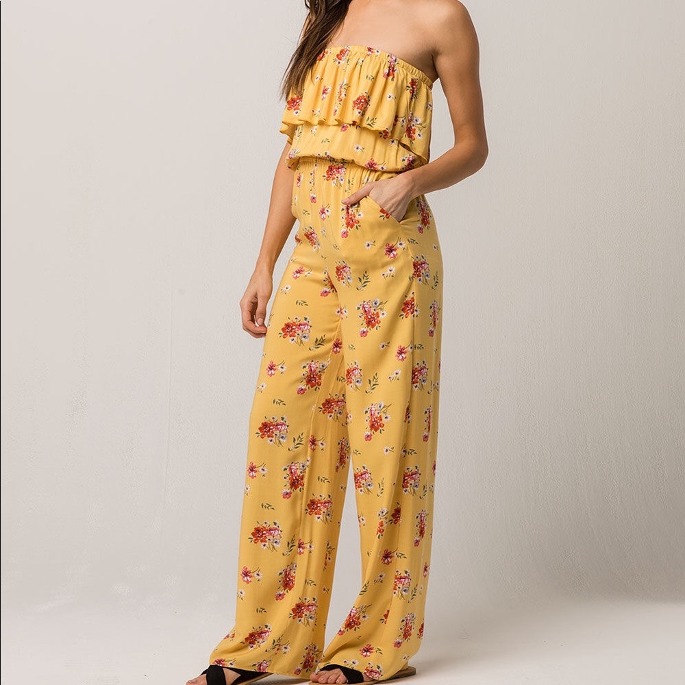 🌸NWT IVY & MAIN Tilly’s Floral Tube Jumpsuit Size M